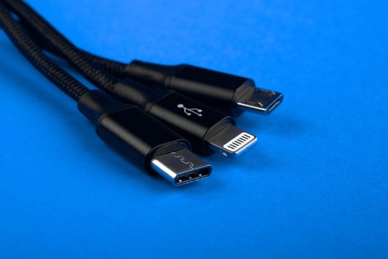 Que tipo de cabo USB para celular você precisa