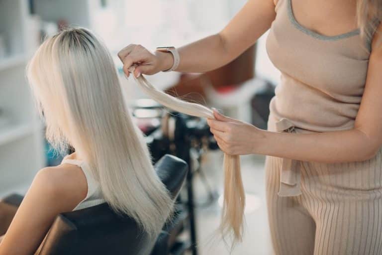 Guia completo de como colocar mega hair em casa