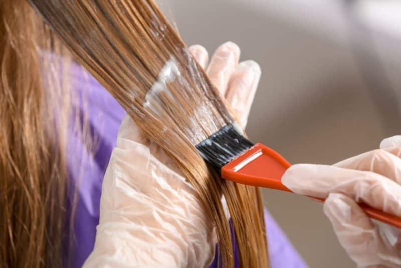 Guia completo sobre como pintar o cabelo em casa