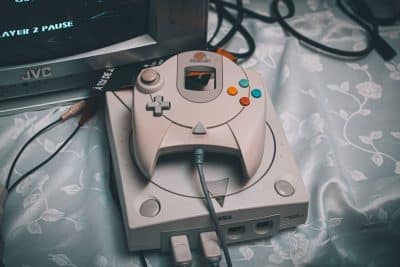 Por que a SEGA saiu do mercado de consoles? História e consequências
