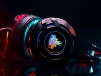 Fone gamer com fio LED